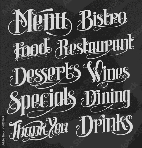 Ręcznie rysowane napis na tablicach menu restauracji
