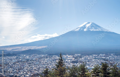 Fototapeta Naklejka Na Ścianę i Meble -  Fuji mountain with cityscape view