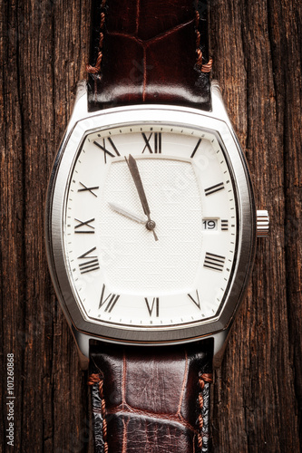 Wallpaper Mural watch Torontodigital.ca