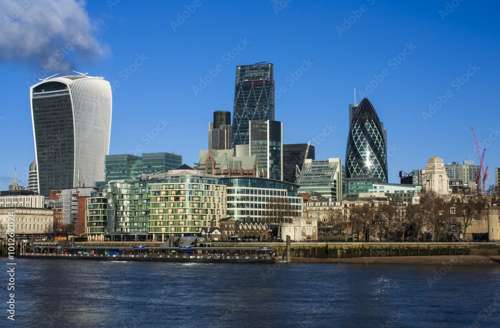 View of London over the tower bridge - obrazy, fototapety, plakaty 