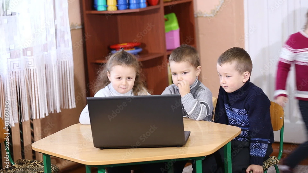 children look into the computer children look into the computer