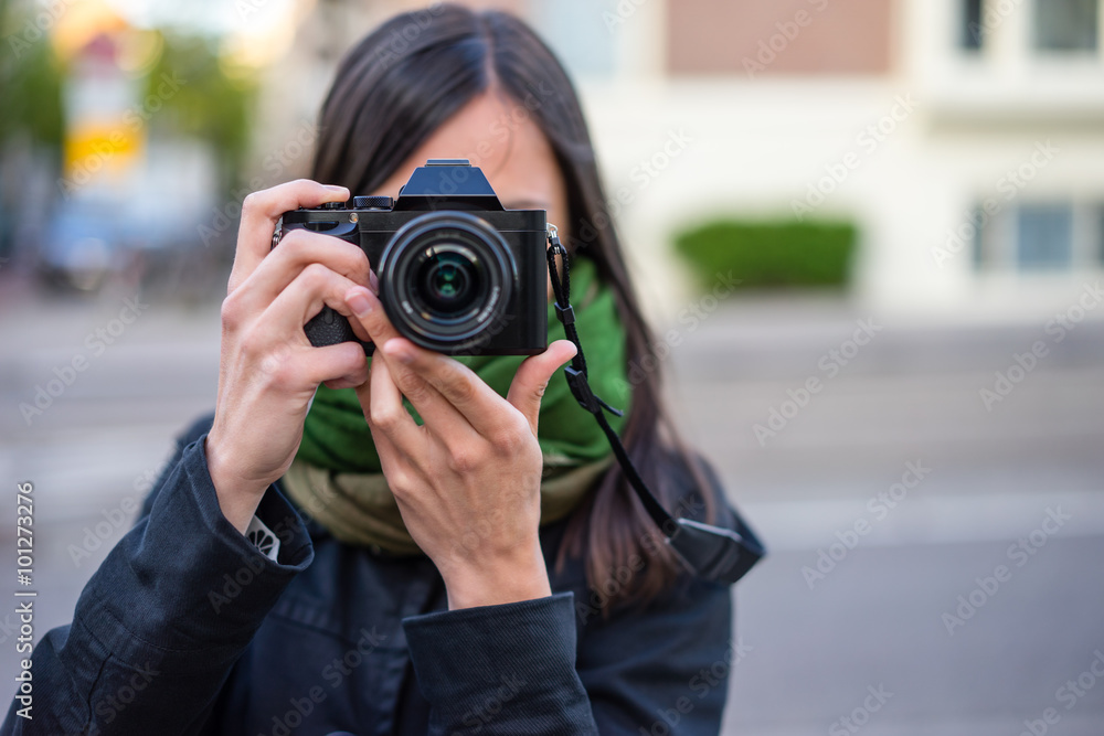 young woman posing photographer