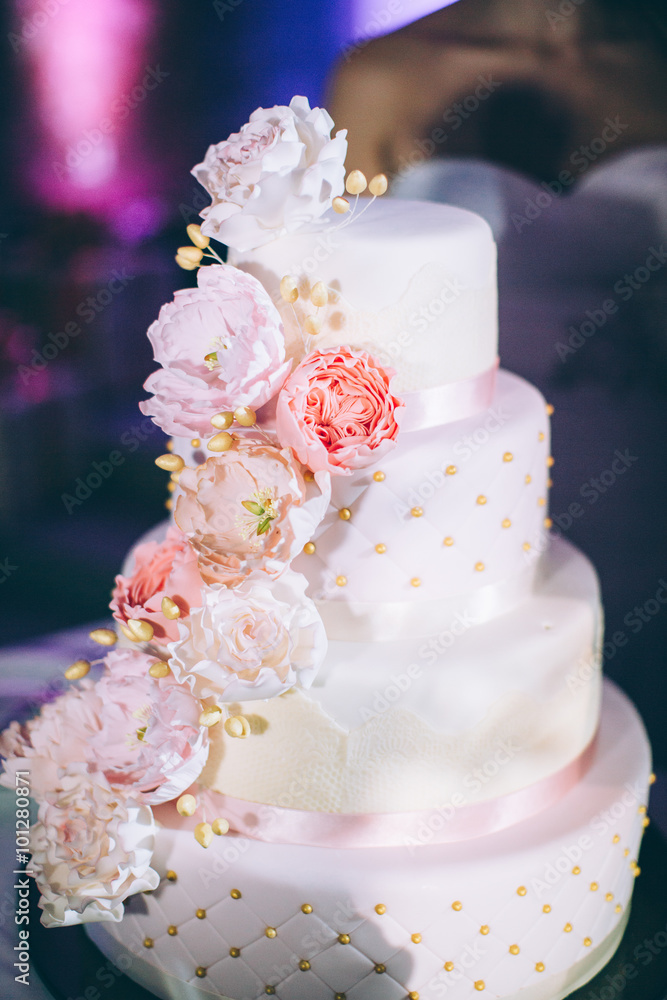 Wedding cake with red roses Wedding cake with red roses