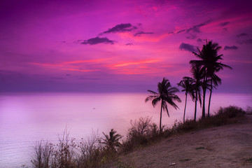 Sierkussen Paars Zonsondergang boven oceaan in Lombok  © salmanphotowork