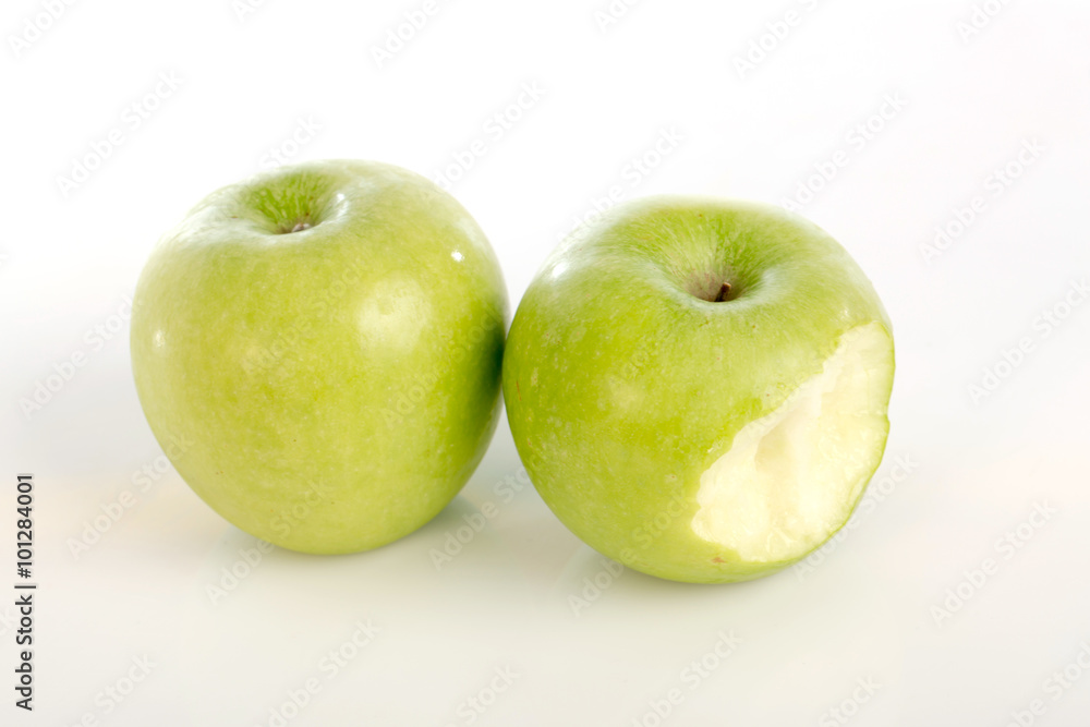Green apple, isolated on white background,selectice focus Green apple, isolated on white background,selectice focus