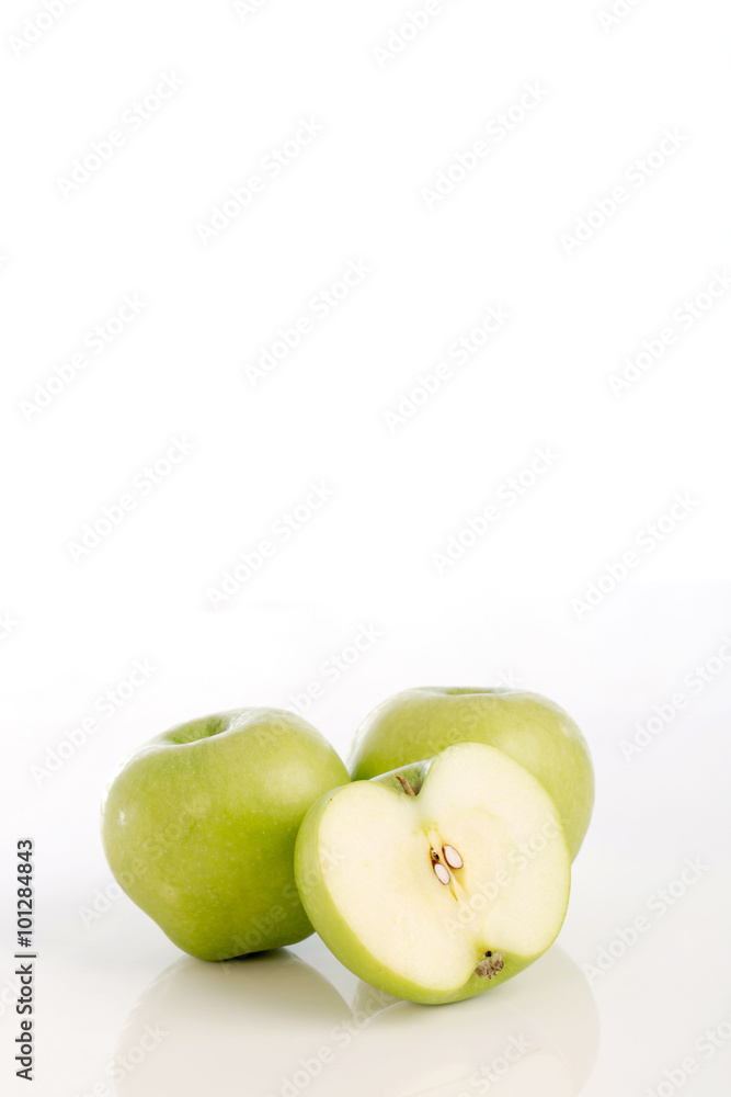 Green apple, isolated on white background,selectice focus Green apple, isolated on white background,selectice focus