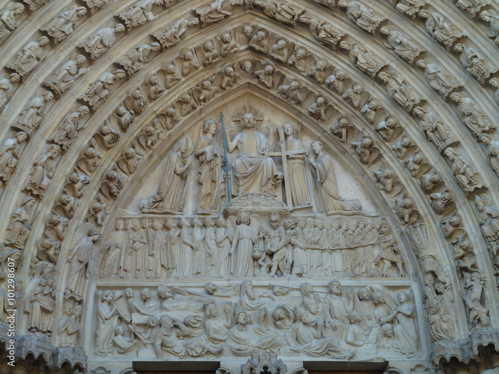 Figuren an Notre Dame