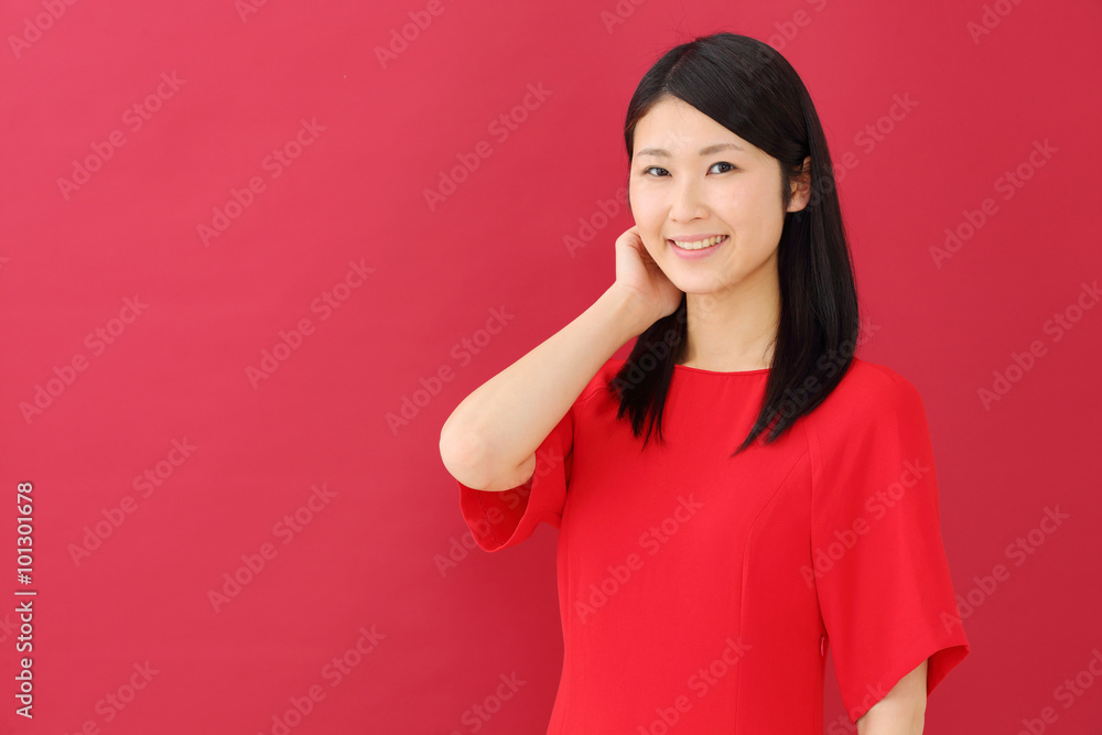 若い女性・赤バック 若い女性・赤バック