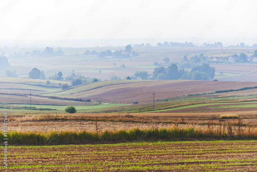 Jesienna panorama pół uprawnych