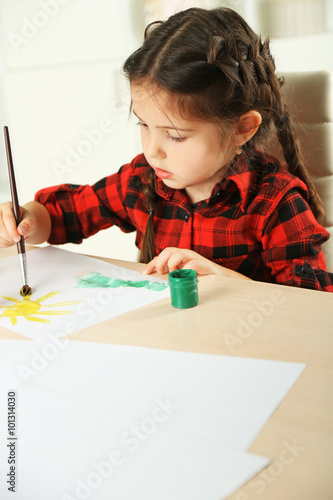 Cute little girl painting p...