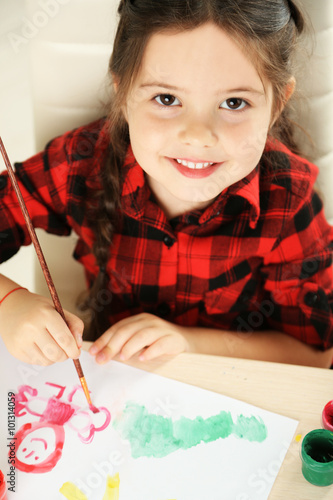 Cute little girl painting p...