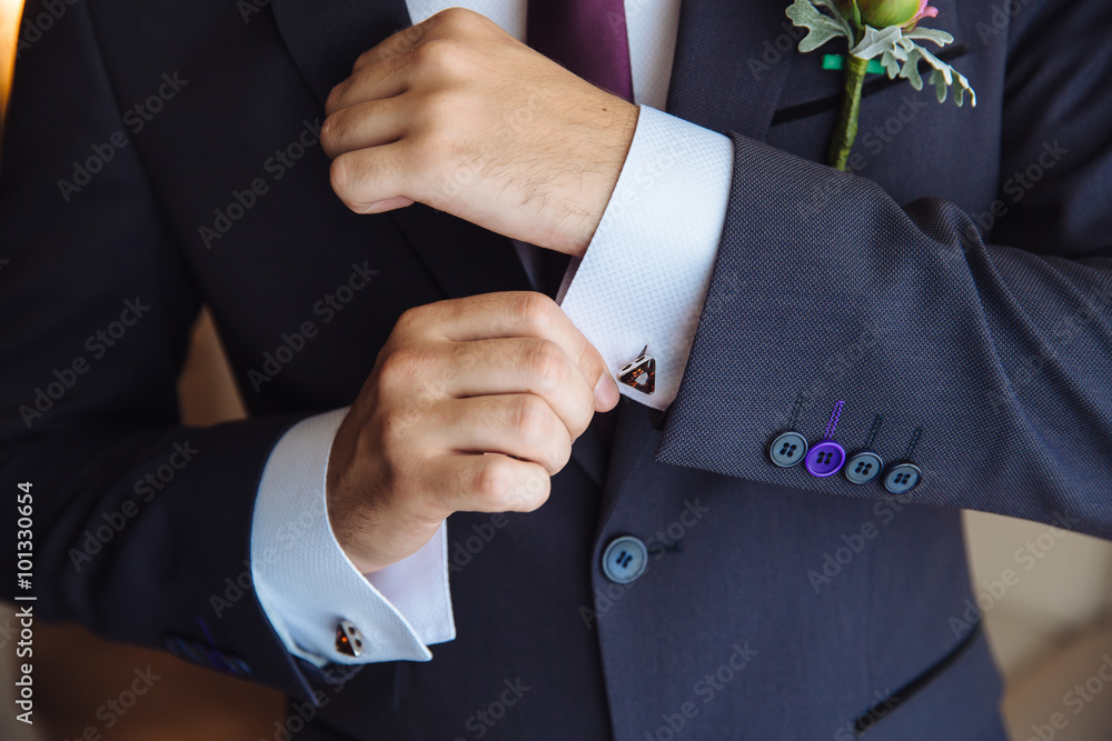Φωτογραφία Man hands with cufflinks. Elegant gentleman clother