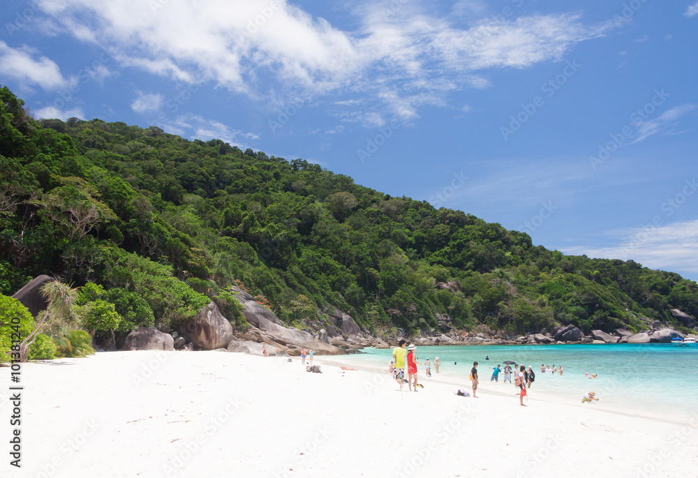 Fototapeta premium Tourists on white sand beach