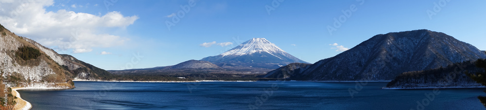 Mountain Fuji and Lake Motosu in winter (冬の富士山と本栖湖)