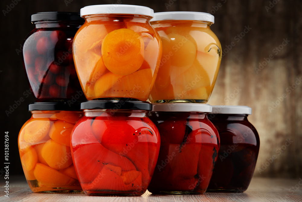Φωτογραφία Jars with fruity compotes and jams. Preserved fruits