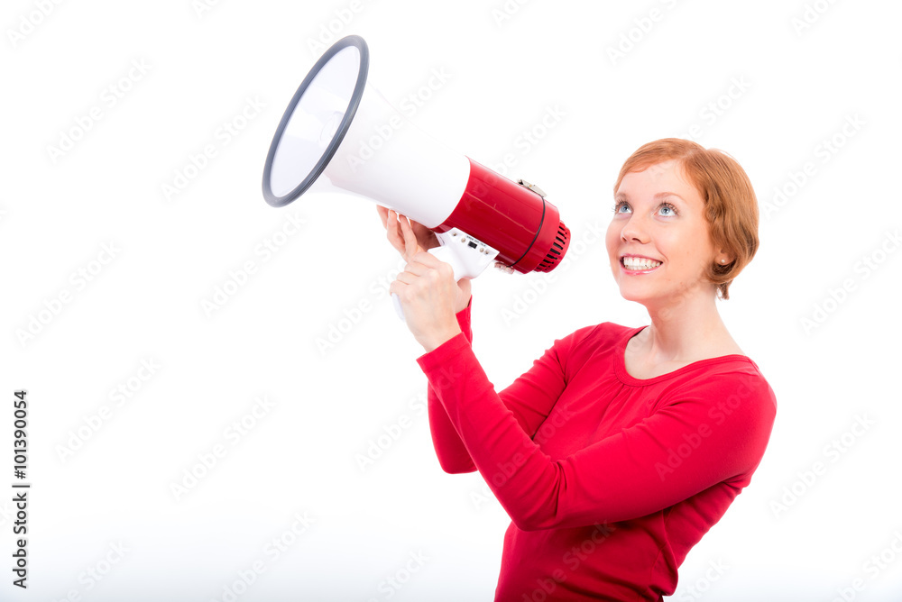 rothaarige frau schreit ins megaphone rothaarige frau schreit ins megaphone