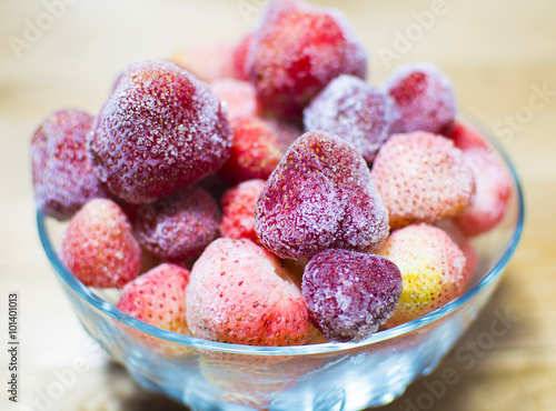 Fototapeta Naklejka Na Ścianę i Meble -  frozen strawberries in a cup