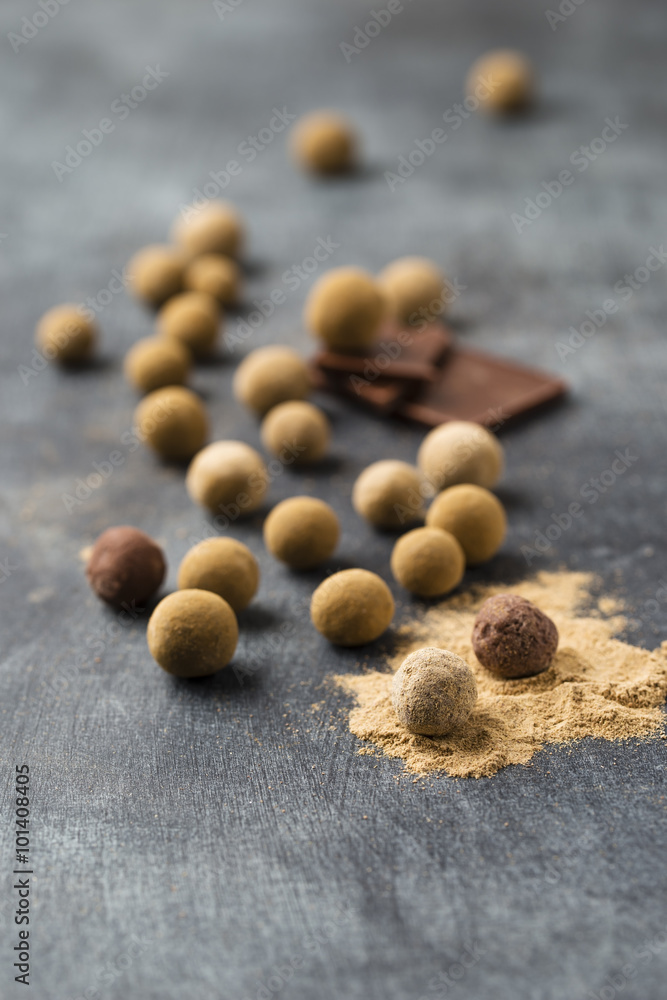 Fotografie chocolate balls with licorice powder