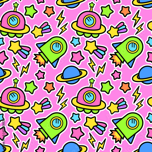 宇宙（UFO・ロケット・惑星）柄 シームレスパターン ピンク © Nontynet