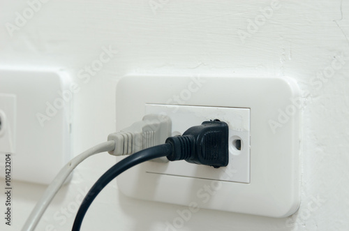  plug power on wall