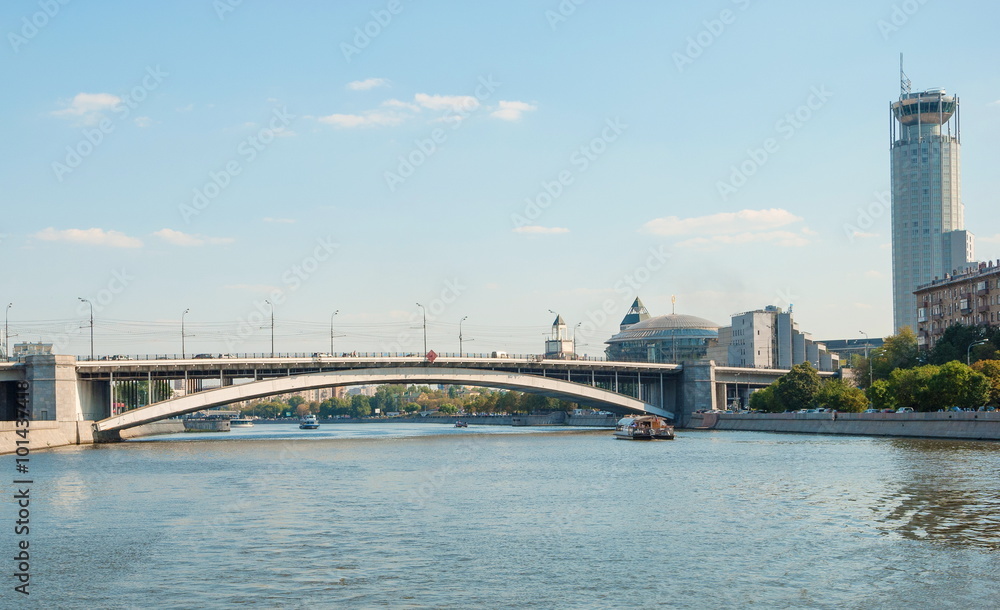 Big Krasnokholmsky bridge across Moskva River in Moscow