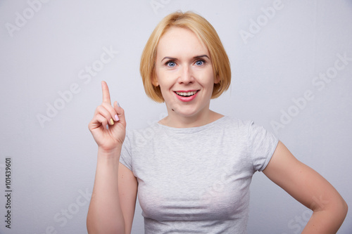 Wallpaper Mural woman had the idea Torontodigital.ca