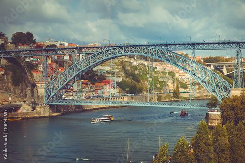 View of the bridge Luis I in Porto. © eldeiv