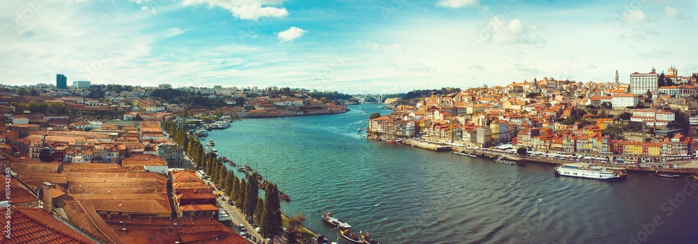 Panoramic of the Douro in Porto.