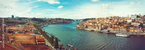 Fototapeta Naklejka Na Ścianę i Meble -  Panoramic of the Douro in Porto.
