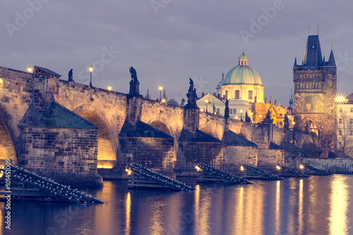 Billede på lærred The Charles Bridge (Czech: Karluv Most) is a famous historic bridge that crosses the Vltava river in Prague, Czech Republic