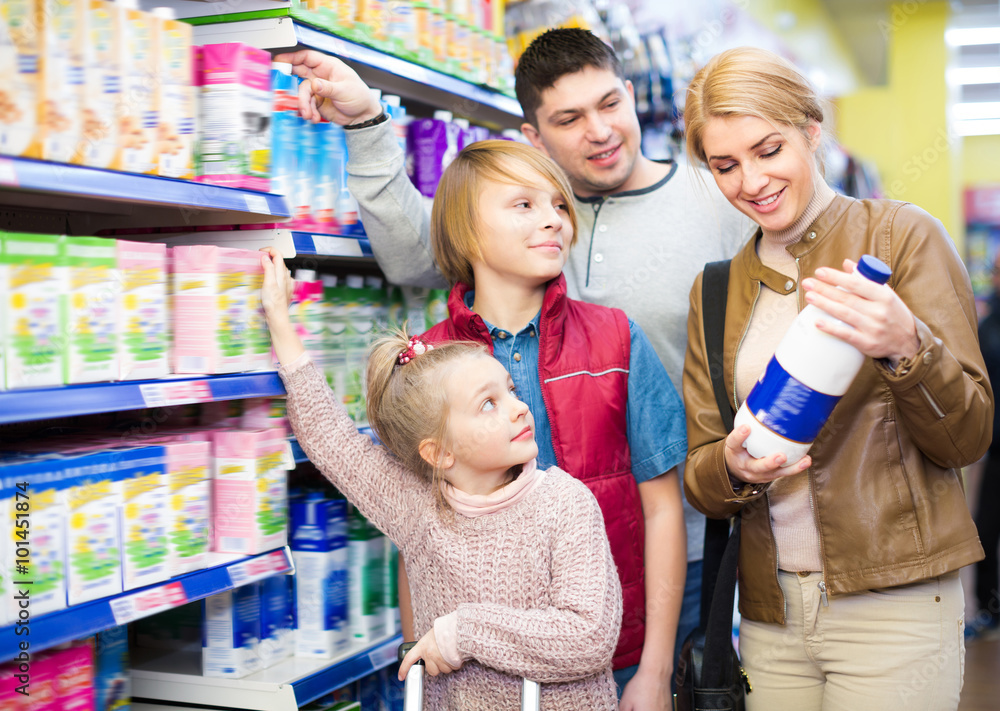 Family of four buying pasteurized milk