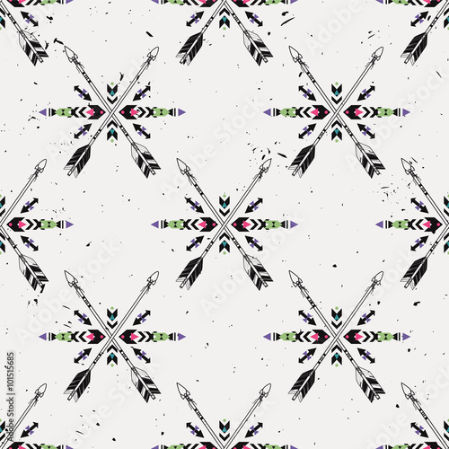 Vector grunge seamless pattern with crossed ethnic arrows and tribal ornament. Boho and hippie style. American indian motifs.