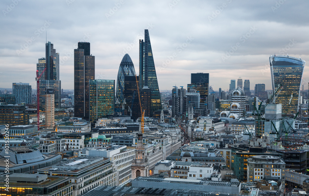 Φωτογραφία LONDON, UK - JANUARY 27, 2015: City of London at sunset, business and banking ar