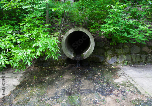 The run-off pipe discharging water