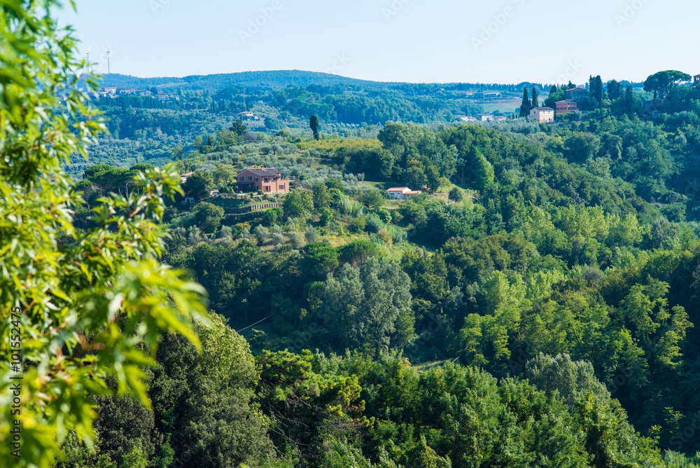 Paesaggio di campagna Toscana, colline coltivazioni, agricoltura