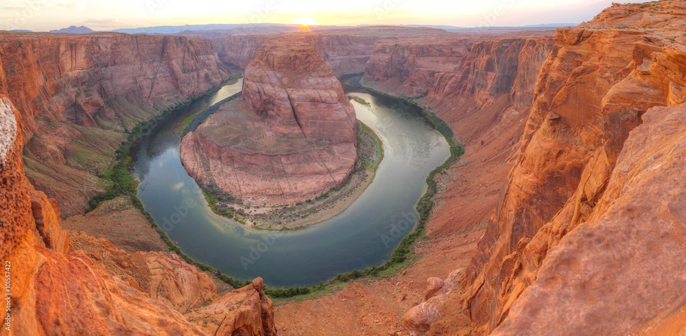 Panoramic overview of Horseshoe Bend near Page, Arizona