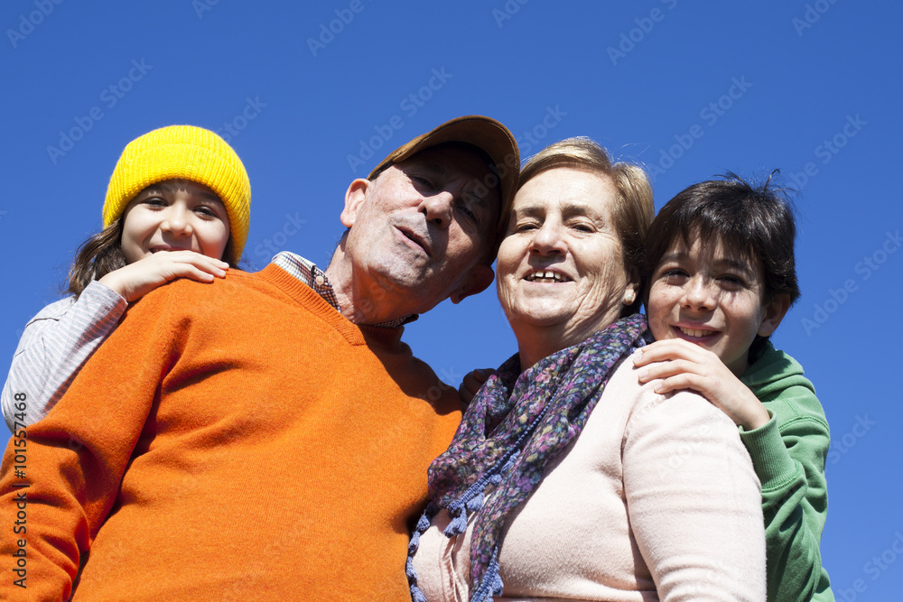 Fotografie Abuelos con sus nietos