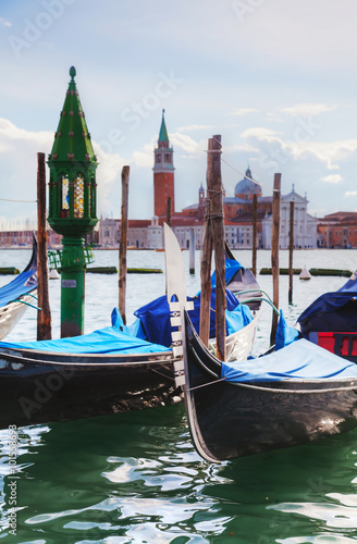 Obraz na płótnie Gondolas floating in the Grand Canal w salonie
