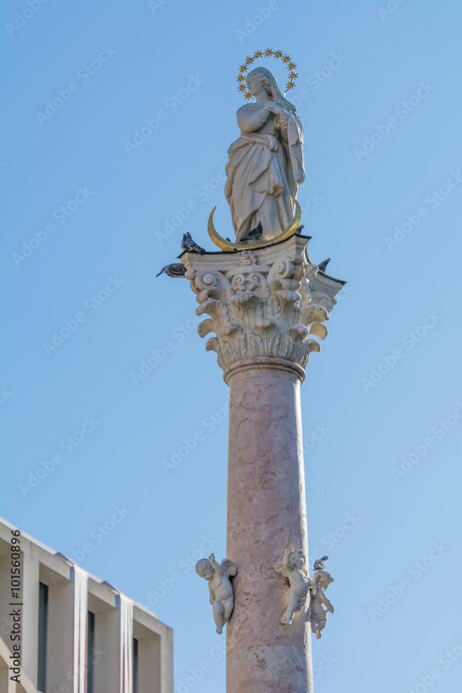 Fotografie Annasäule, Innsbruck, mit Marienstatue