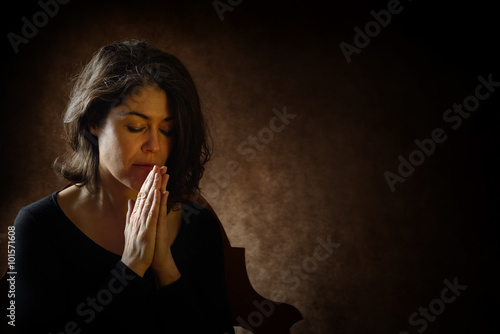 donna in meditazione photo