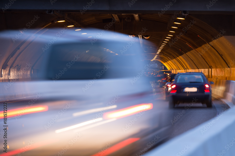 Fotografie traffic in a tunnel background