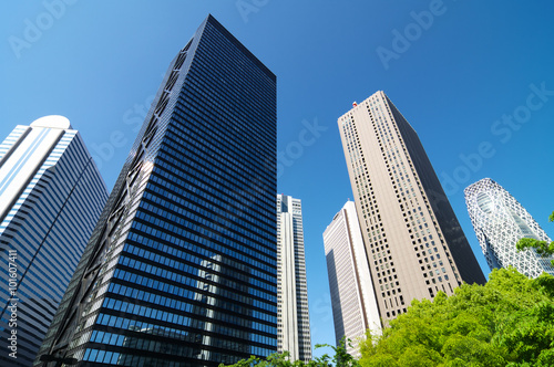 新宿の高層ビル © skpw