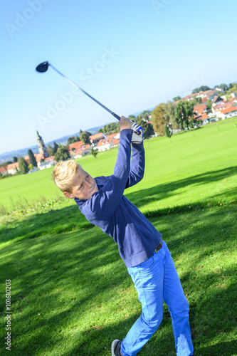 ambitionierter Nachwuchs-Golfer