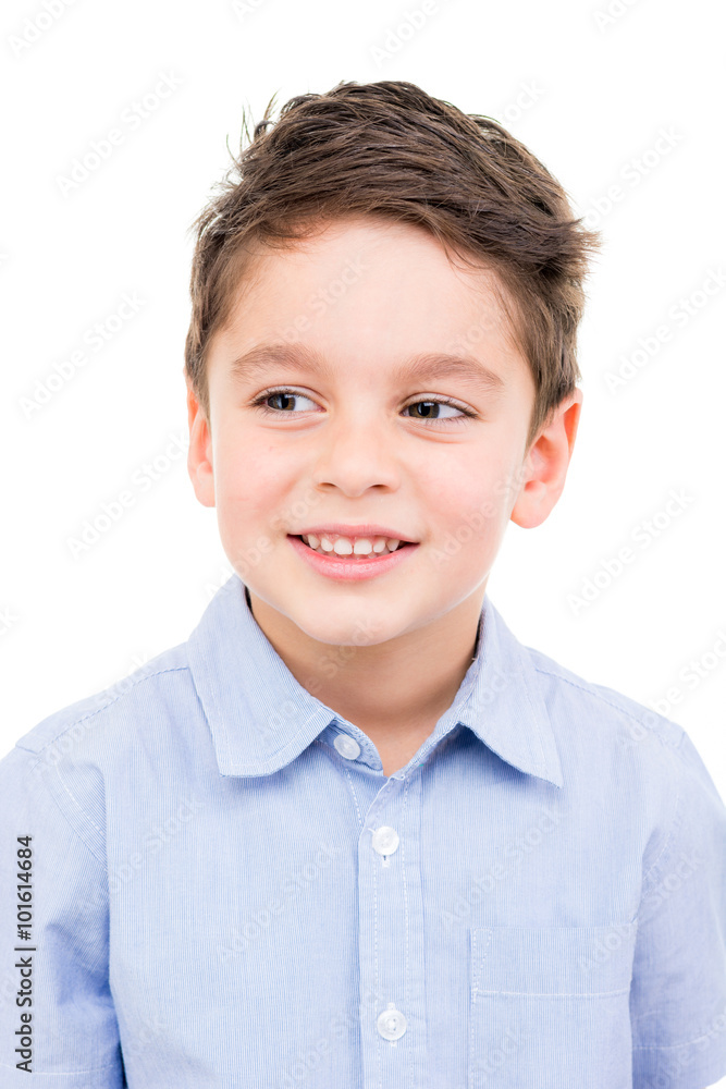 lächelnder kleiner junge lächelnder kleiner junge