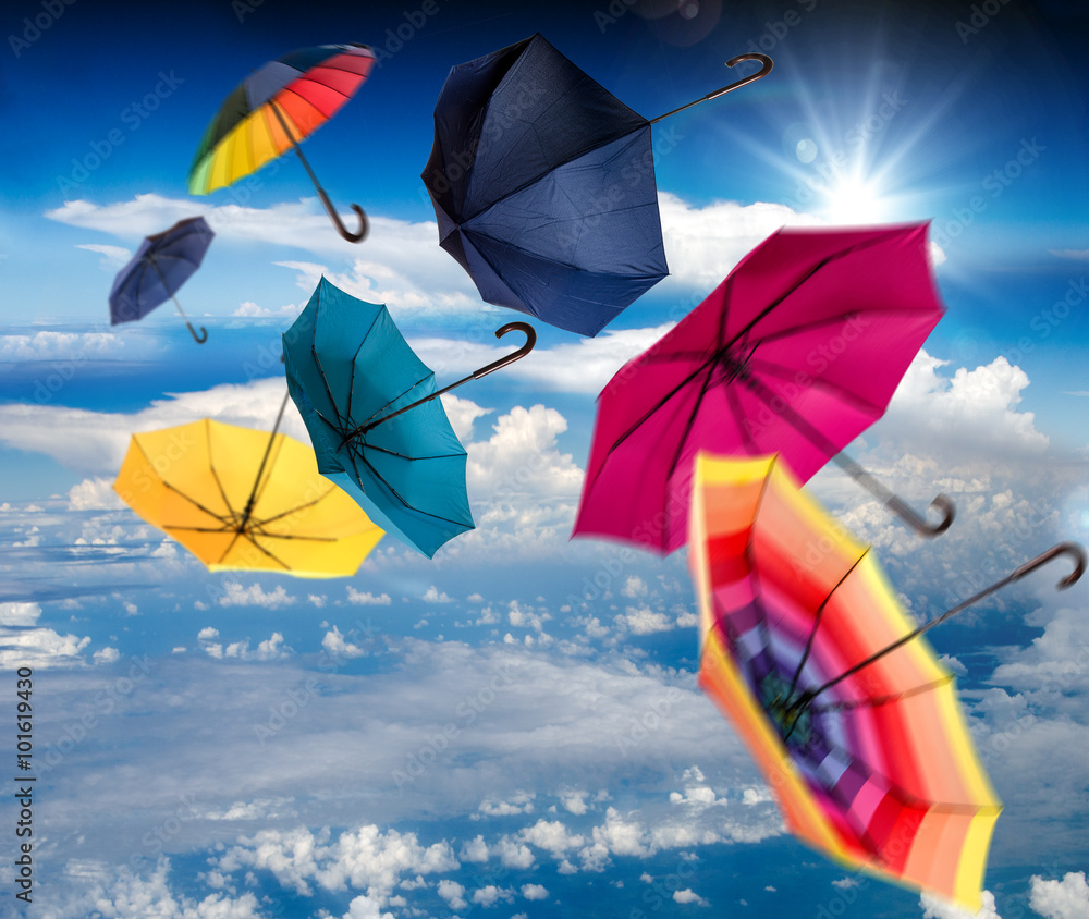 Lebensfreude: Windiger Frühlingstag mit bunten Regenschirmen :)