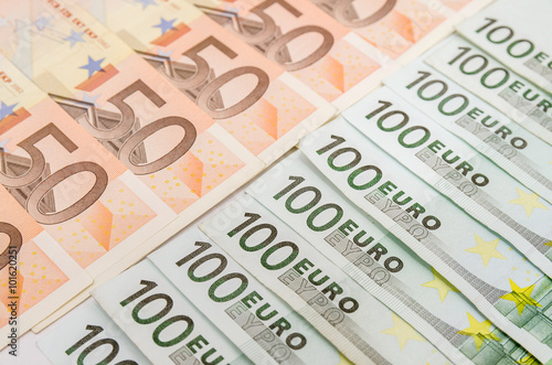 50 and 100 euro bills