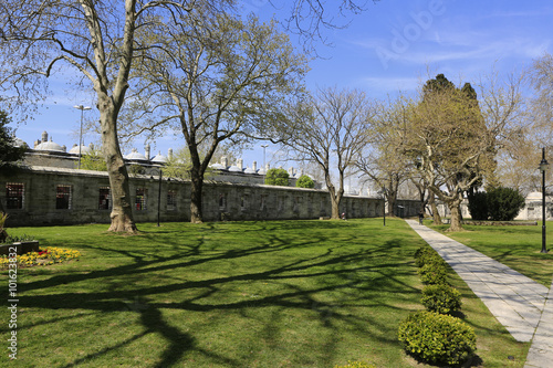 Courtyard and the garden of Suleymaniye ( Blue Mosque ) in Istanbul © yavuzsariyildiz