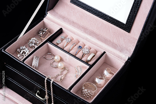 фотографія Jewelry box with white gold and silver rings, earrings and pendants with pearls