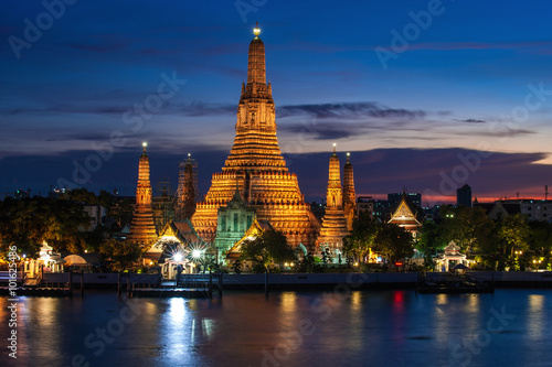 Twilight time of Wat Arun during sunset in Bangkok, Thailand