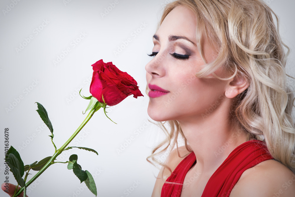 Beautiful woman with a rose - obrazy, fototapety, plakaty 